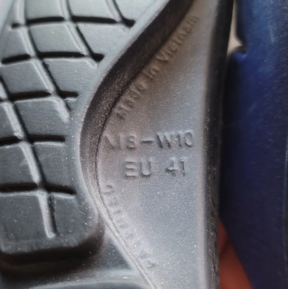 Oofos Ooahh Luxe Recovery Slide Sandals in Calypso - Picture 4 of 4